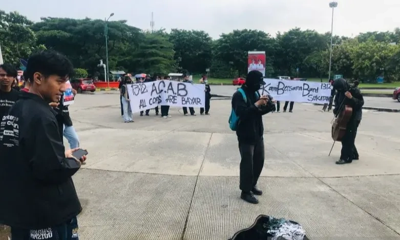 <p>Dugaan Intimidasi Band Sukatani, Propam Periksa Enam Polisi</p>