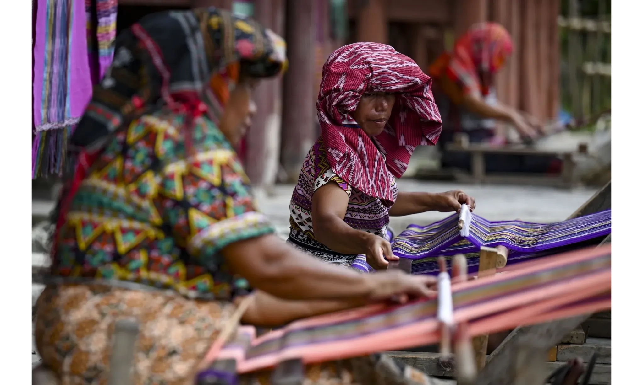 <p>Kain Tenun Kurang Diperkenalkan Ke Wisatawan Mancanegara</p>