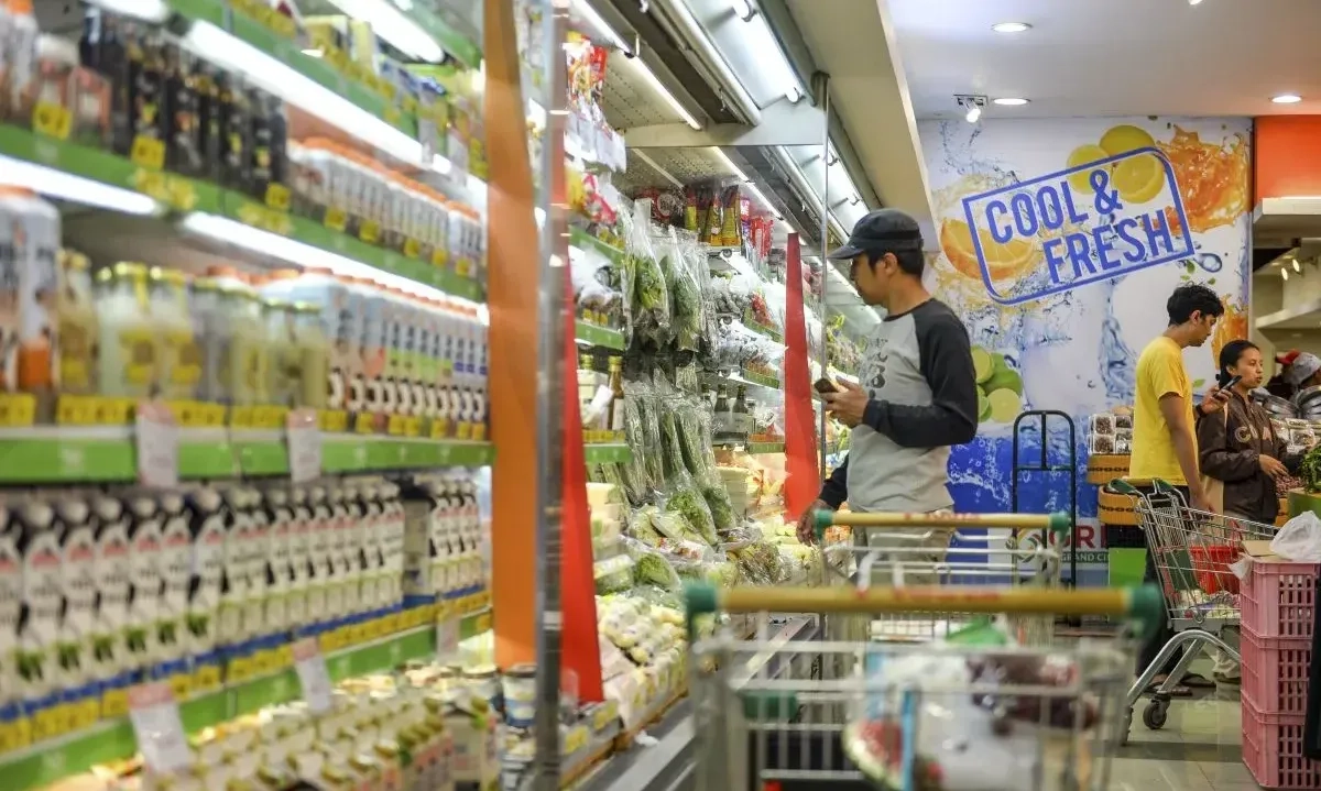 <p id="isPasted">Penjualan Di Sektor Ritel Melemah Karena Turunnya Daya Beli</p>