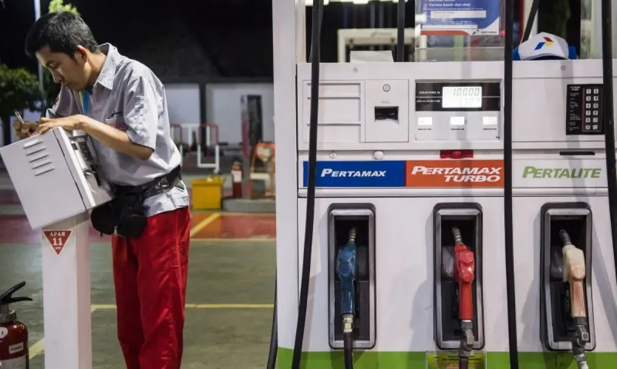 <p>Bahlil Bentuk Tim Untuk Pastikan Spesifikasi BBM</p>