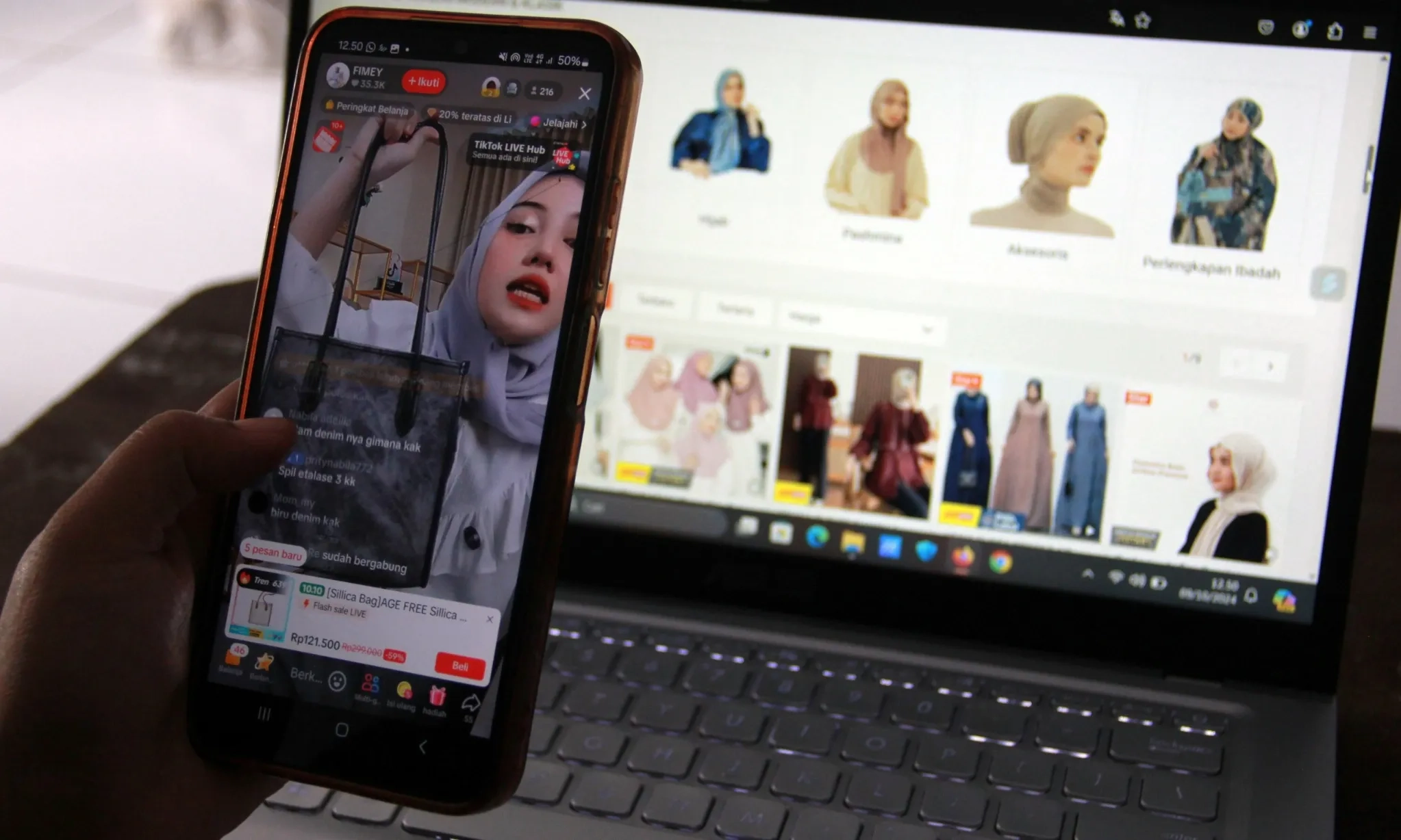 <p id="isPasted">Tips Jaga Keamanan Data Pribadi Saat Belanja Online</p>