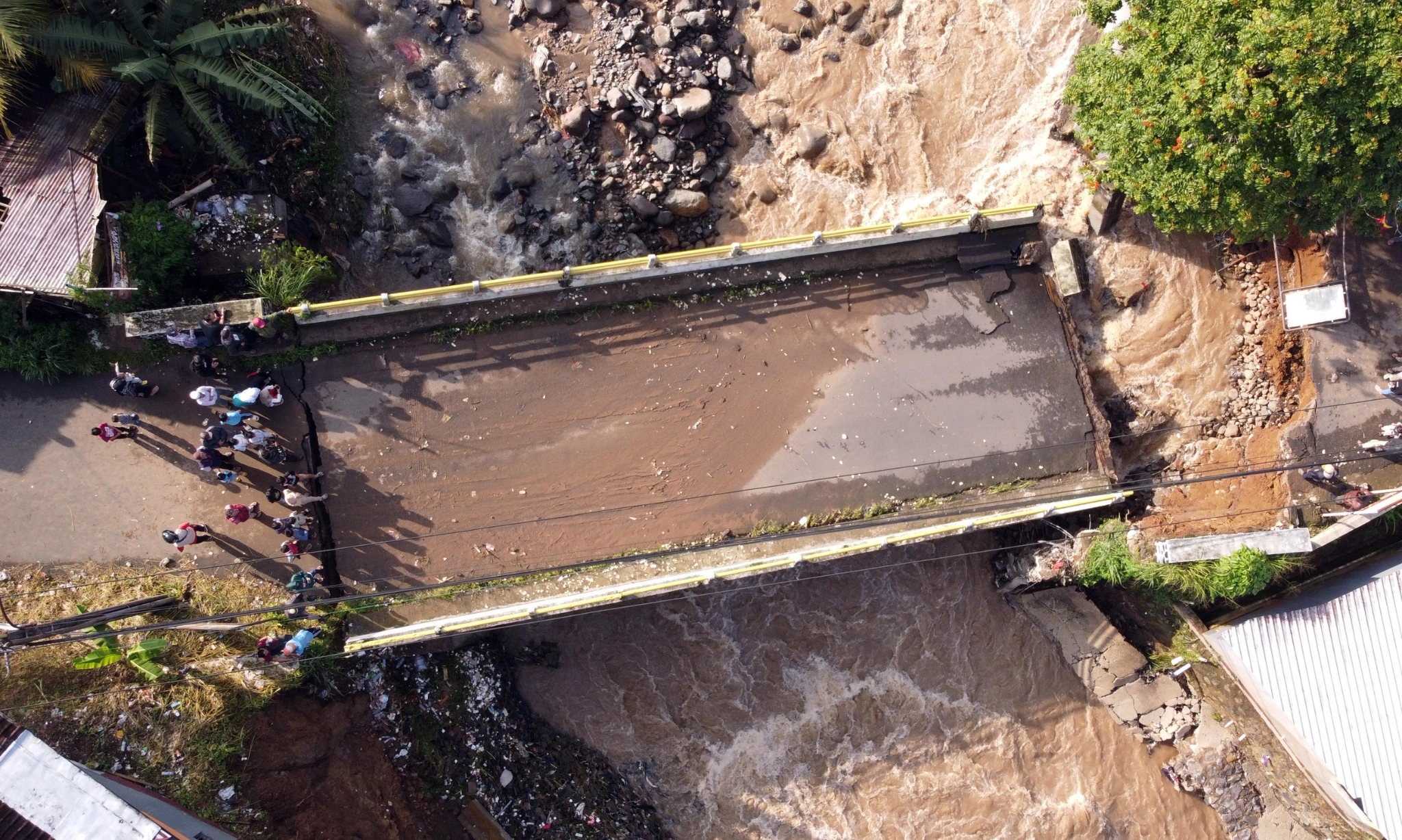 <p>Longsor Landa Kawasan Puncak Bogor</p>