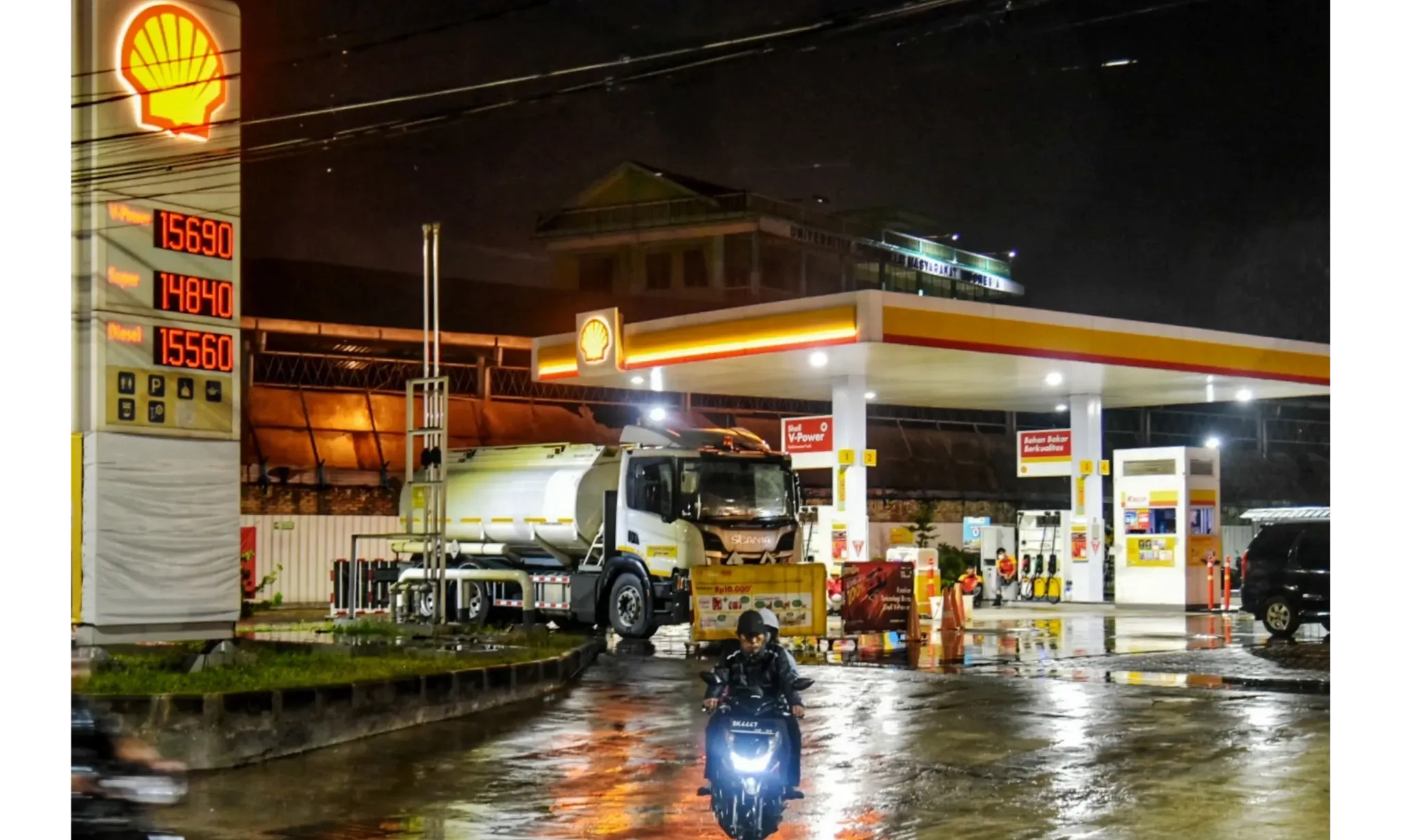 <p id="isPasted">Harga BBM RON 92 Pertamina Tetap, Shell, Vivo, Dan BP Naik</p>