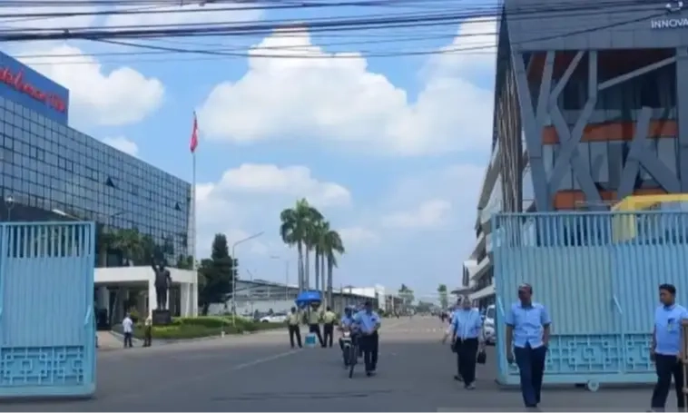 <p id="isPasted">Istana Bocorkan Skema Baru Untuk Pekerjakan Kembali Karyawan Eks Sritex</p>