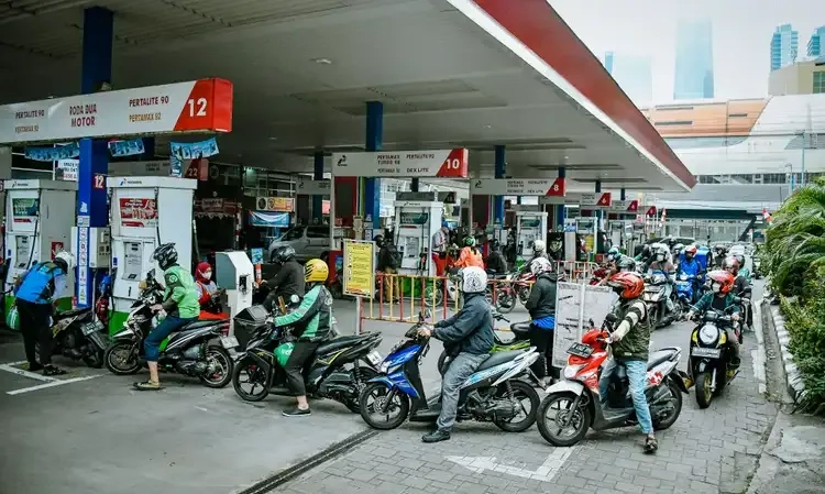 <p>Gaduh Soal Kualitas BBM, Dirut Pertamina Berikan Nomor HP Untuk Terima Aduan</p>