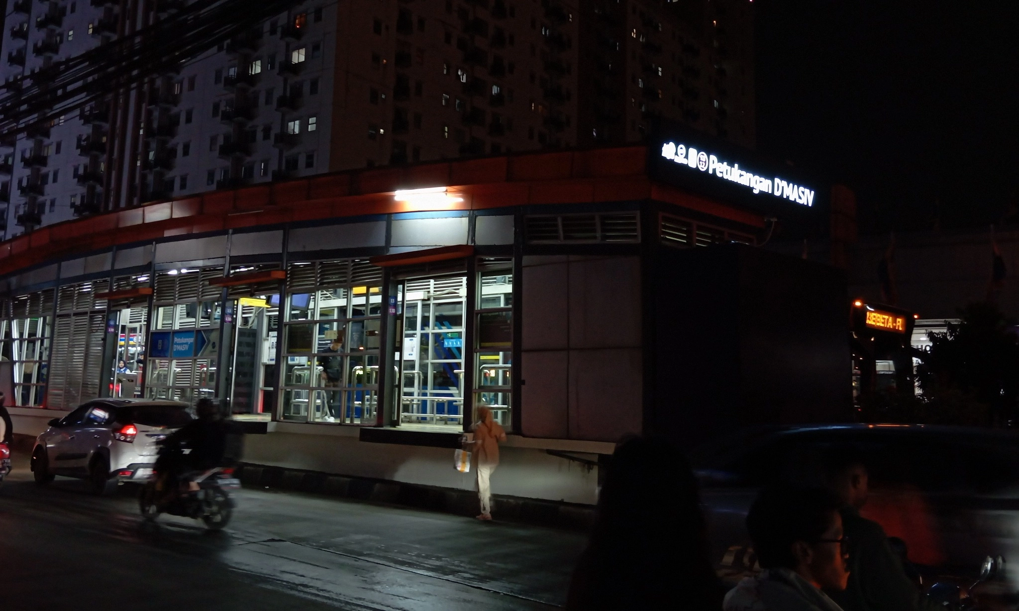 <p id="isPasted">Selebrasi 22 Tahun, D&rsquo;MASIV Klaim Nama Halte Transjakarta Petukangan</p>