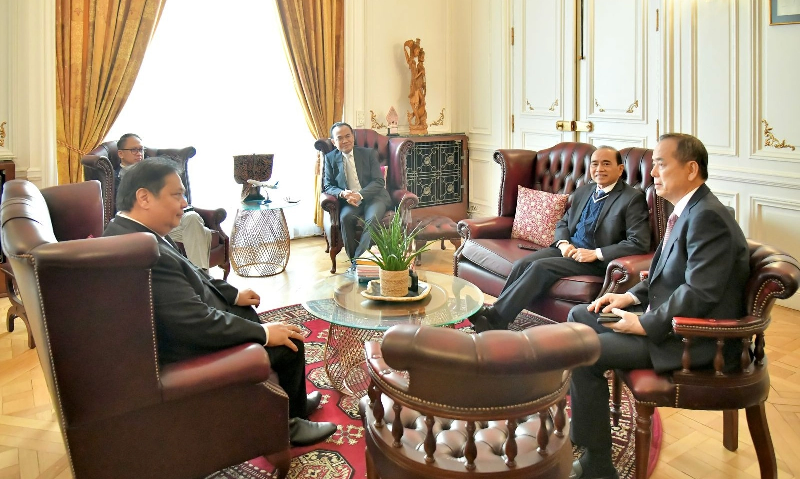 <p dir="ltr" id="isPasted">Kebut Initial Memorandum OECD, Airlangga Temui Sekjen Cormann</p>