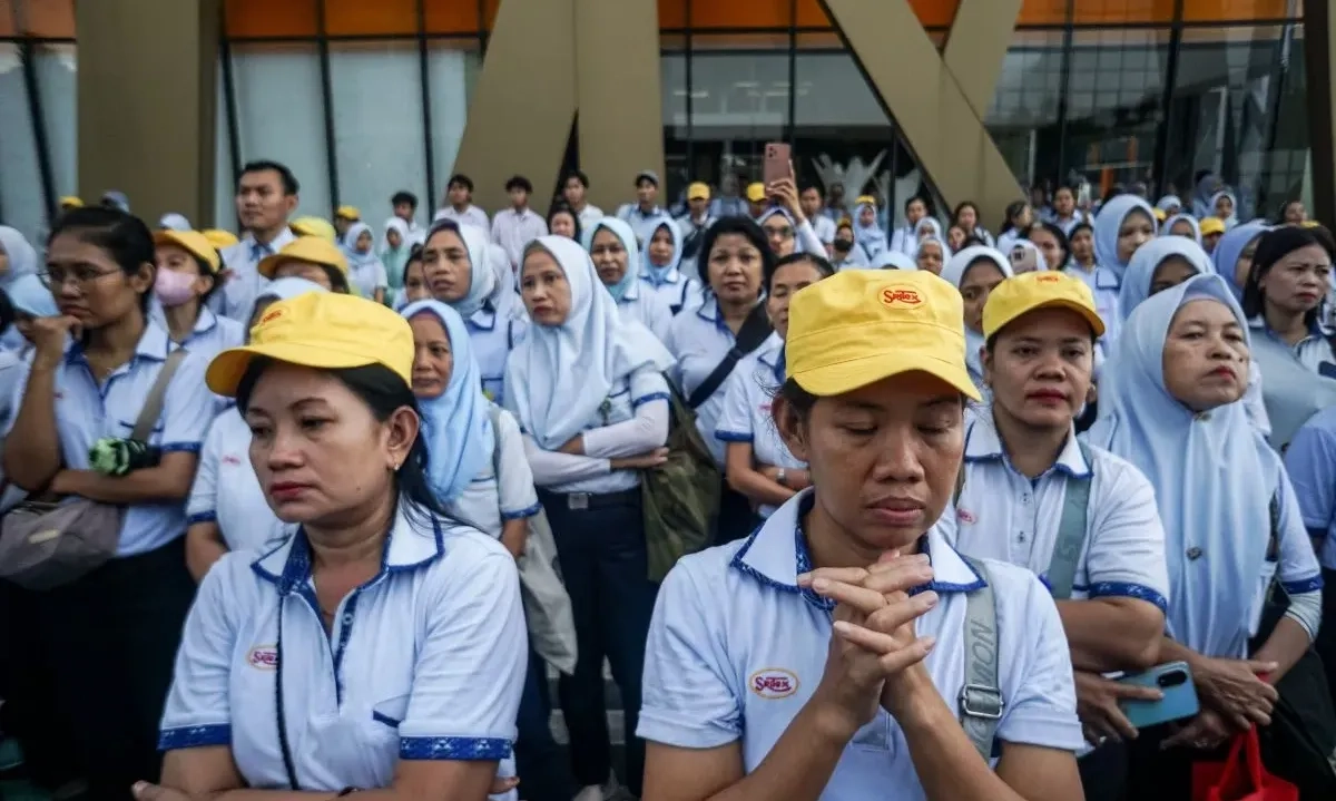 <p>Serikat Pekerja Sritex Minta Hak Pesangon Dan THR Tetap Cair</p>