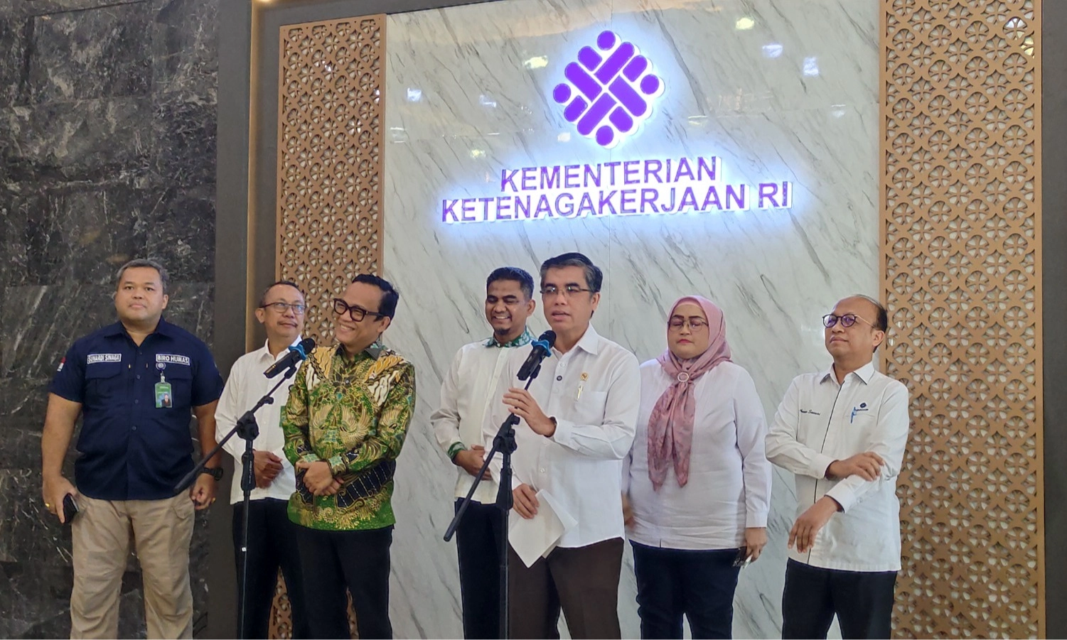 <p id="isPasted">Kemnaker Klaim THR Pekerja Sritex Bakal Cair, Plus JKP dan JHT</p>