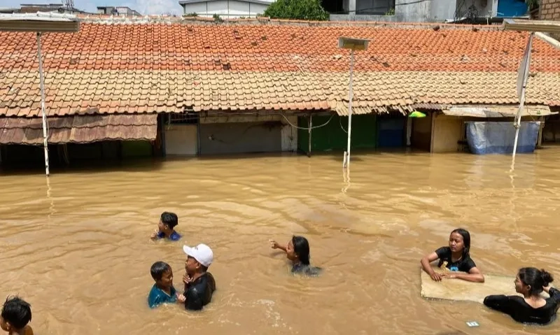 <p>Waspadai Leptospirosis Saat Banjir</p>