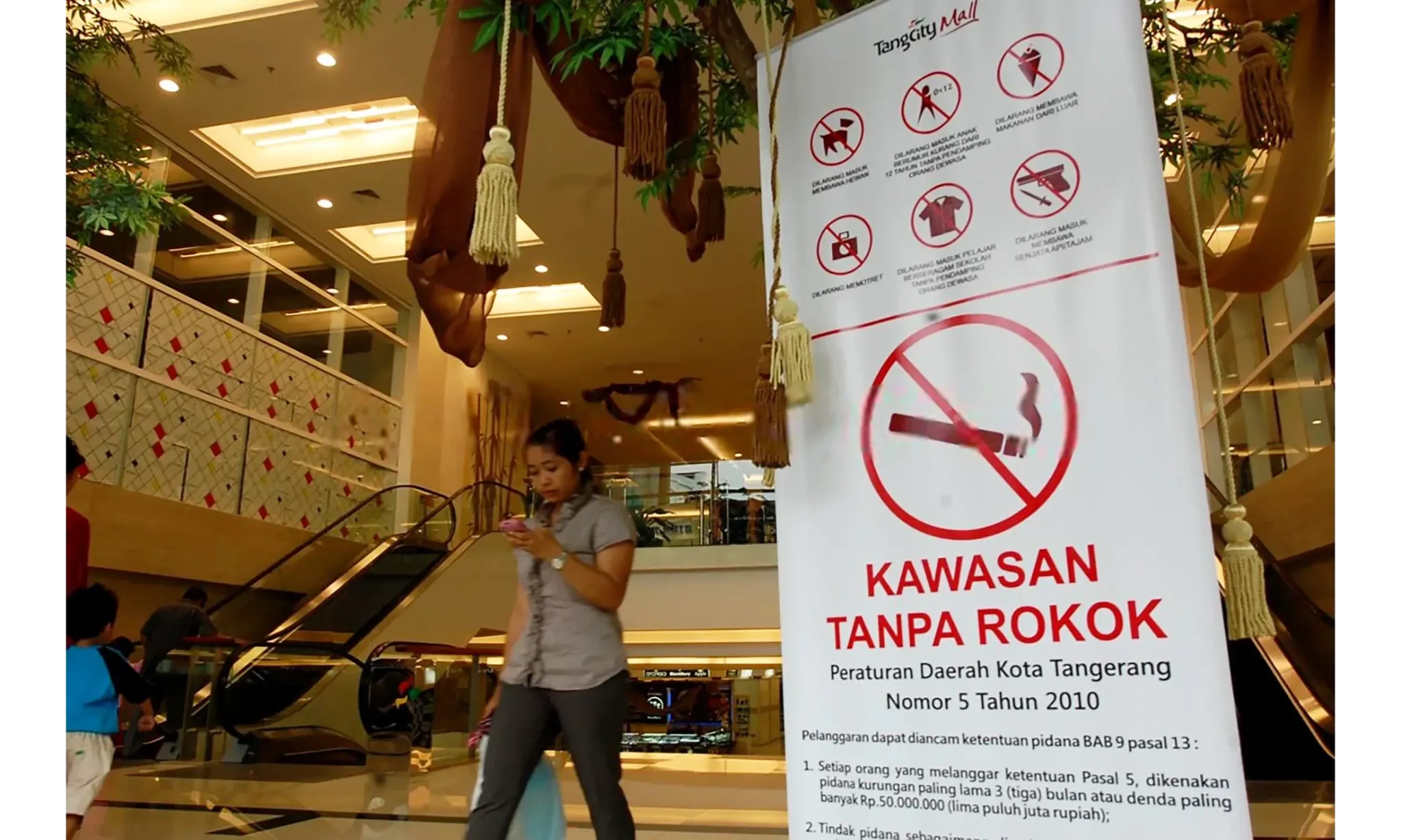 <p>Catat! Ini Risiko Pada Perokok Wanita</p>