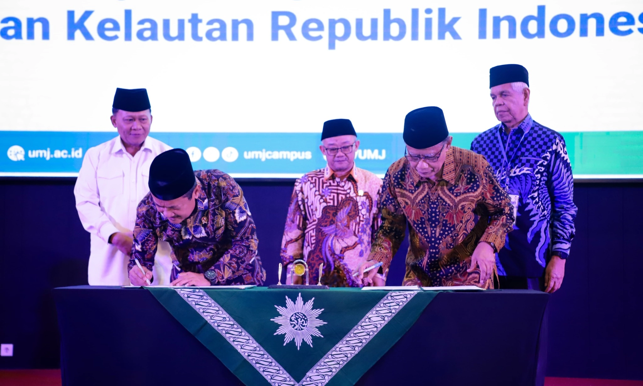 <p id="isPasted">KKP dan Muhammadiyah Sinergi Dorong Pelaksanaan Program Ekonomi Biru</p>