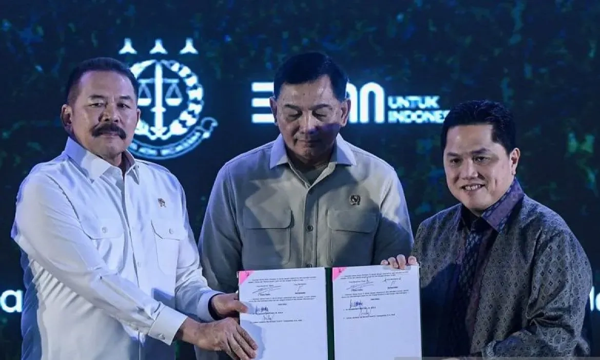 <p>Kejagung Serahkan 221 Ribu Hektare Lahan Sawit Sitaan Ke BUMN</p>