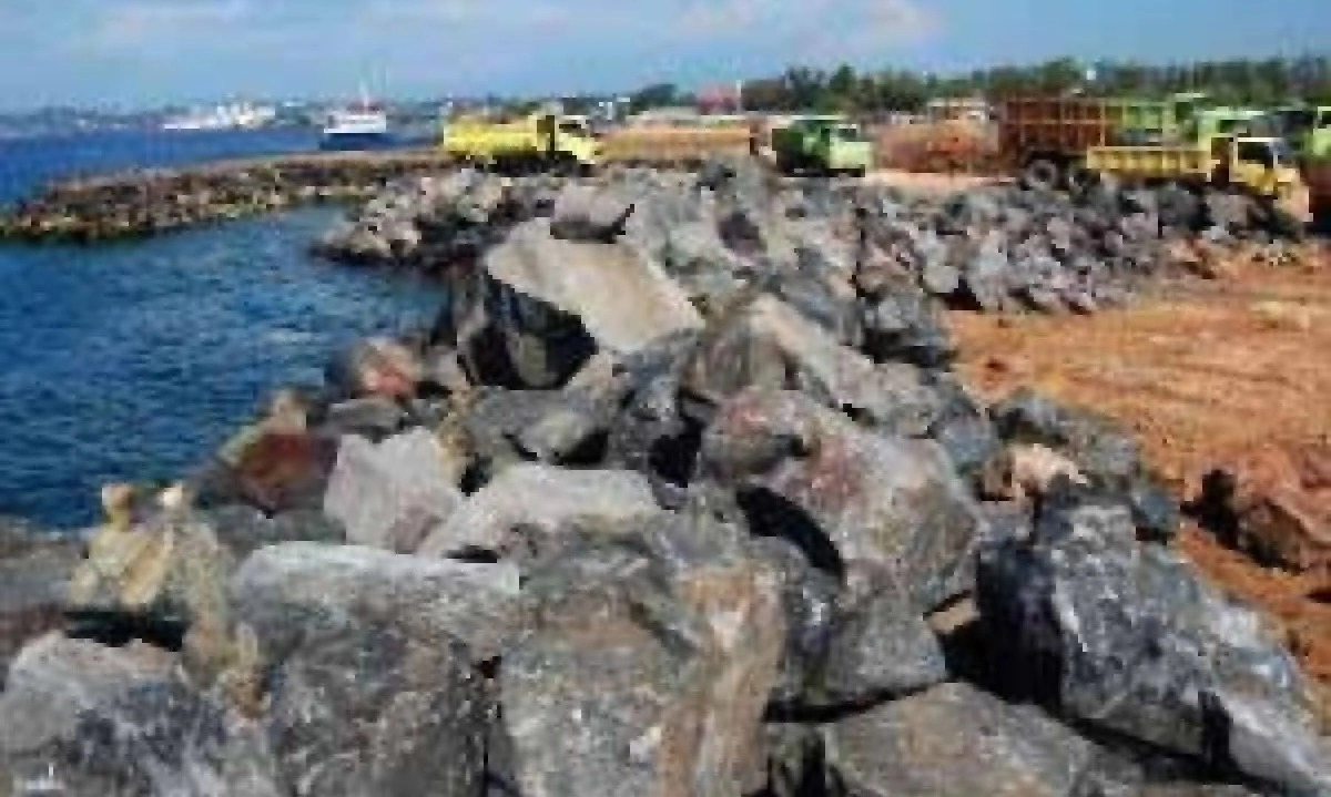 <p>Reklamasi Teluk Manado Ancam Nelayan dan Ekologi</p>