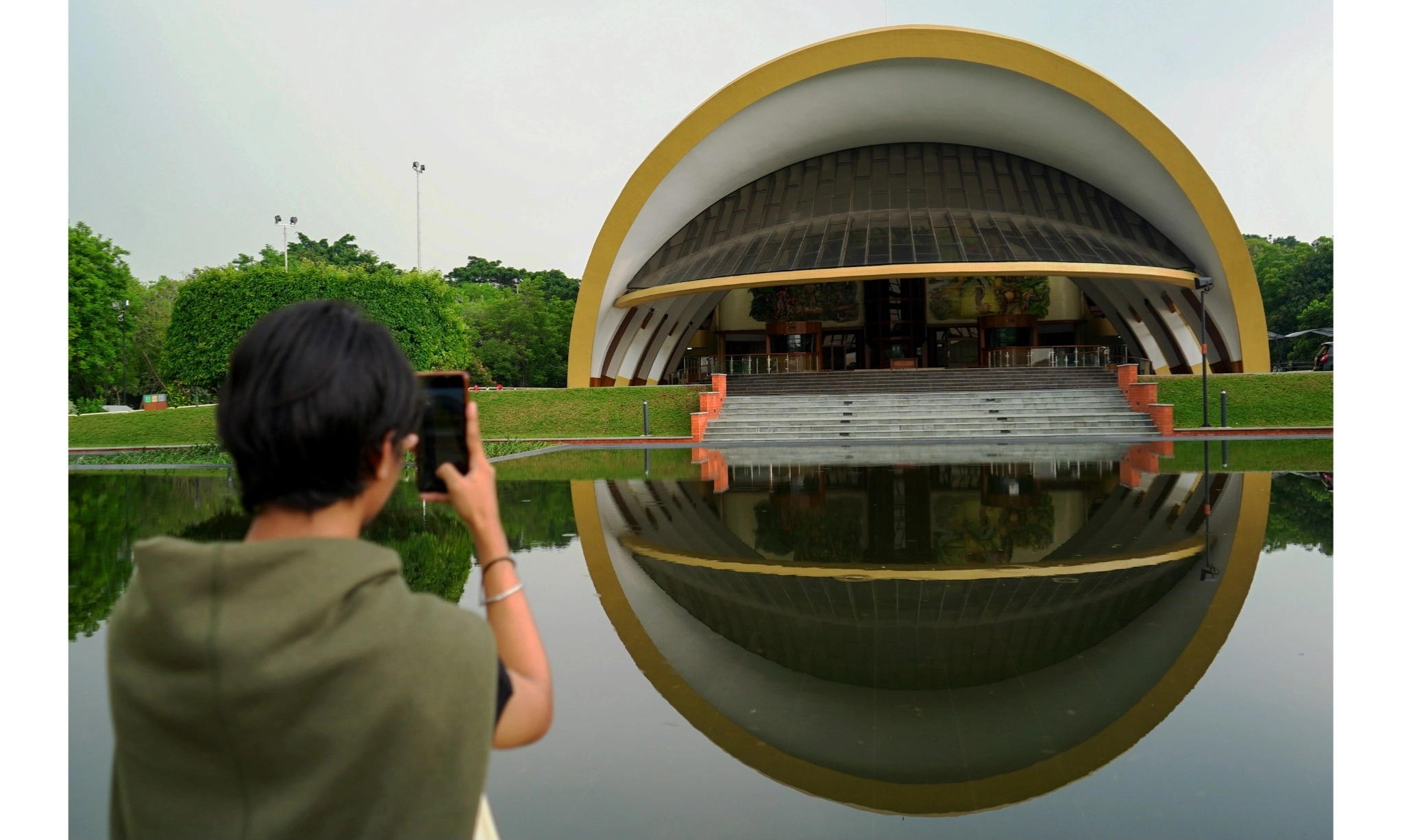 <p>Pengunjung Taman Mini Turun Akibat Larangan <em>Study Tour</em></p>