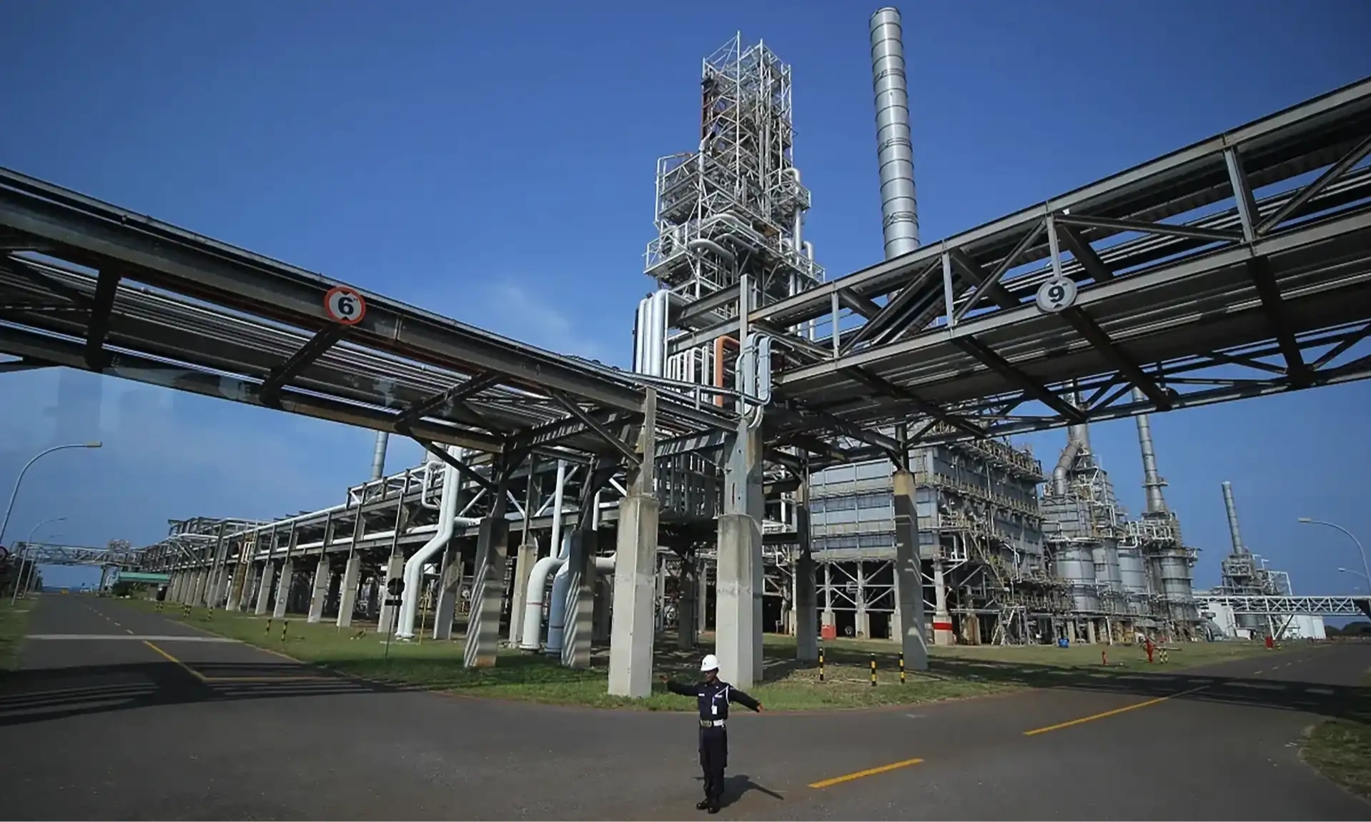 <p>Industri Petrokimia Khawatirkan Gempuran Plastik Hingga Tekstil Impor</p>