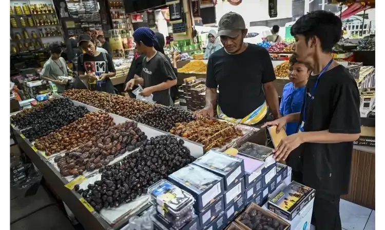 <p>Satu Bulan Jelang Ramadan, Indonesia Impor Kurma Rp296,22 M</p>