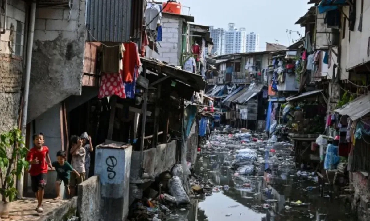 <p>Enggan Direlokasi Dari Lokasi Kumuh, Warga Bisa Pilih Bedah Rumah</p>