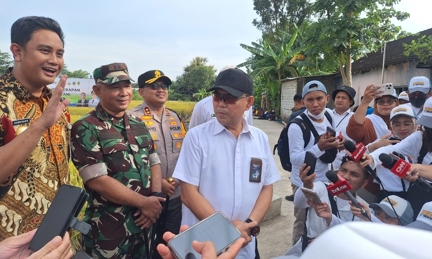 <p id="isPasted">Beredar Video Beras SPHP 5 Kg Tak Sesuai Takaran, Bulog: Itu Palsu</p>