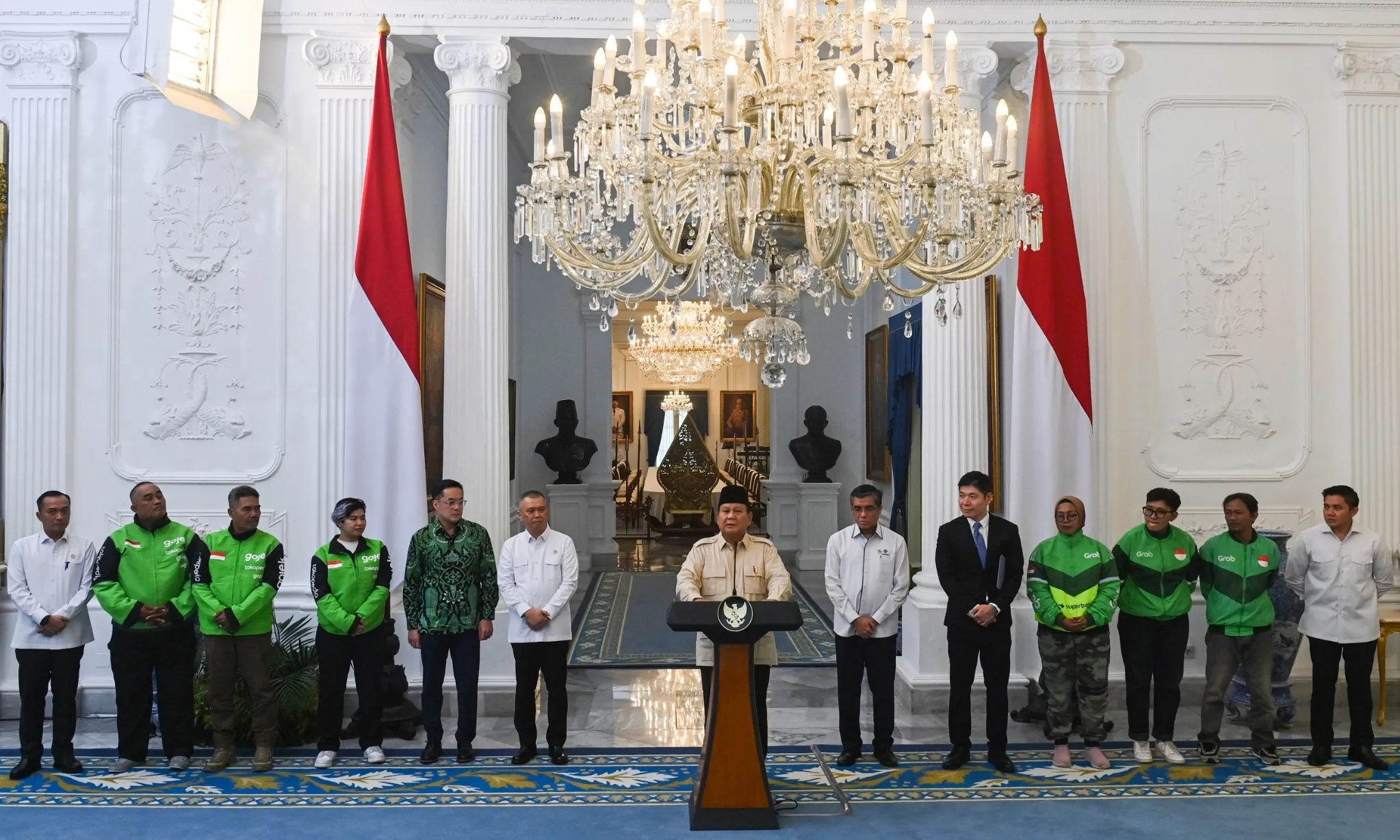 <p id="isPasted">BHR Pengemudi Gojek-Grab Sudah Cair, Apa Bedanya?</p>