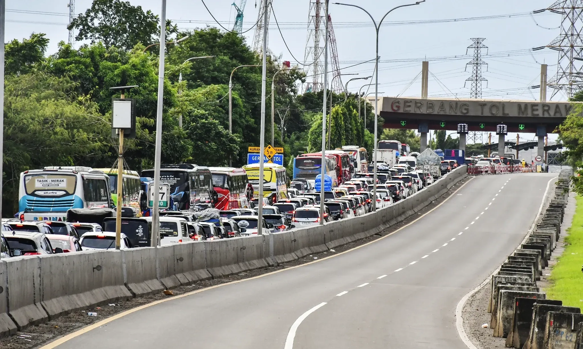 <p>Polisi Akan Tilang Pemudik Langgar Ganjil Genap</p>