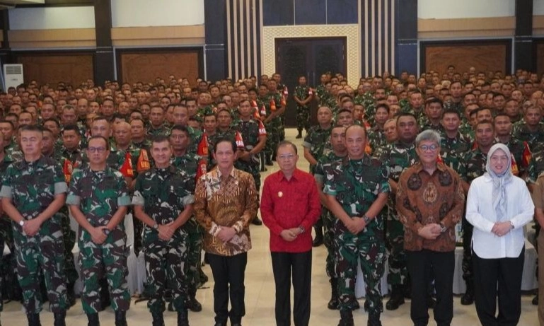 <p>KLH Libatkan Babinsa Tangani Sampah di Bali</p>