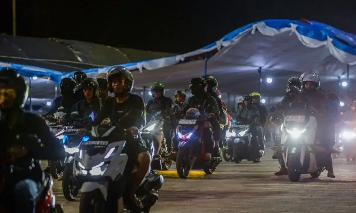<p>Pemudik Sepeda Motor Mulai Penuhi Pelabuhan Ciwandan</p>