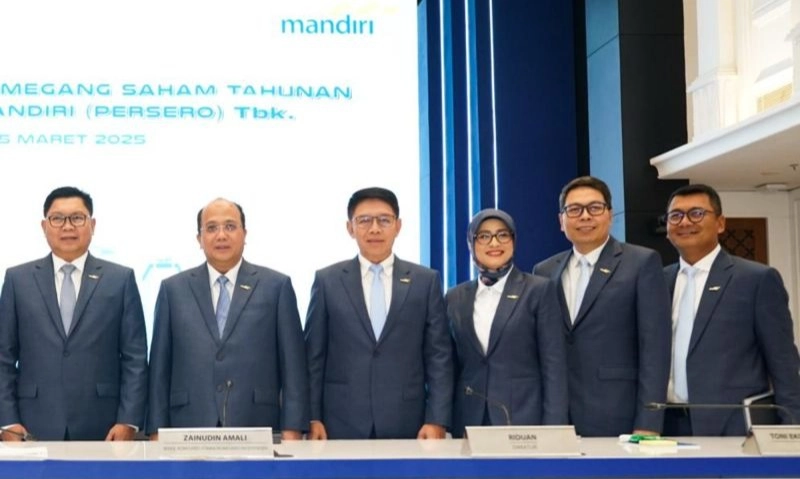 <p id="isPasted">Rombak Susunan, Ini Daftar Lengkap Komisaris-Direksi Baru Bank Mandiri</p>