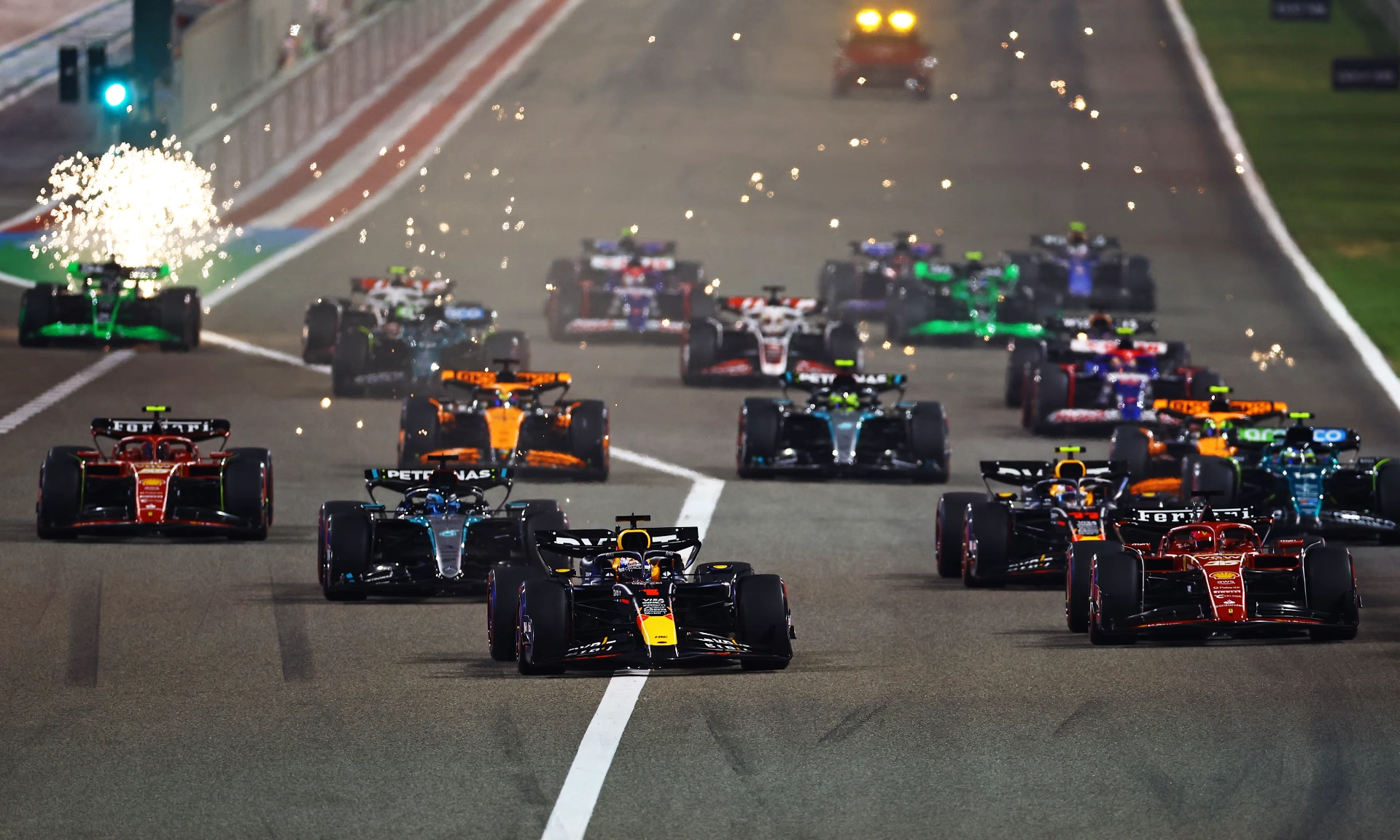 <p>Bagaimana Mobil F1 Bisa Melaju Kencang Hanya Dengan Mesin 1.600 cc</p>