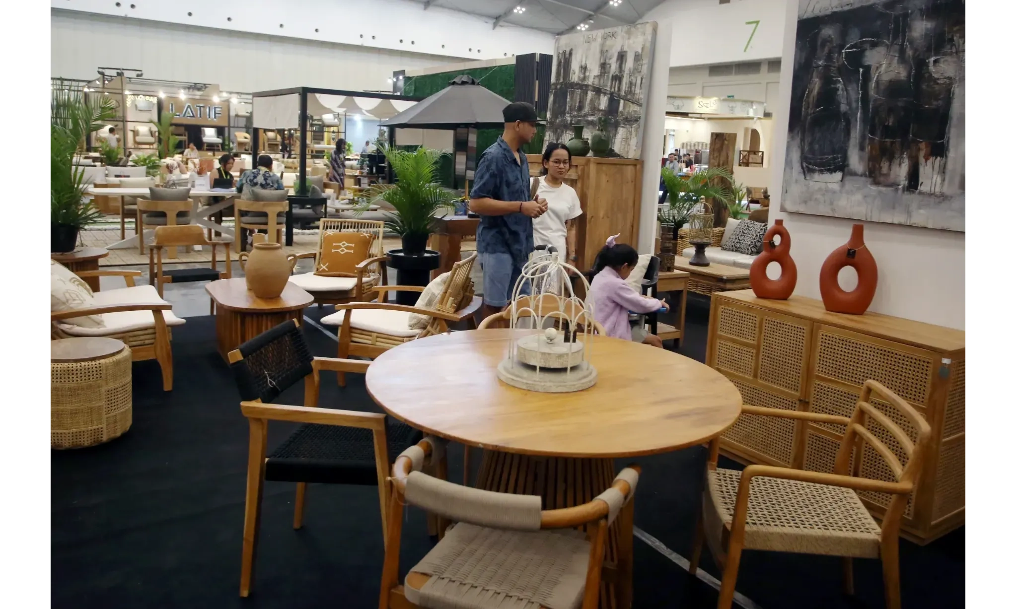 <p id="isPasted">Polemik Tarif Impor AS, Industri Mebel Khawatir Kehilangan Ekspor US$1,4 M</p>