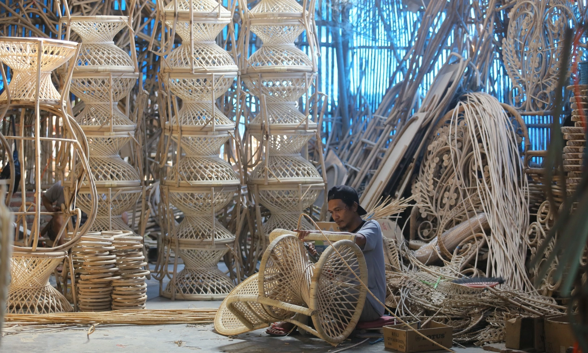 <p id="isPasted">Khawatir Dikuasai Impor, Industri Mebel Minta Pemerintah Kerek TKDN Jadi 80%</p>