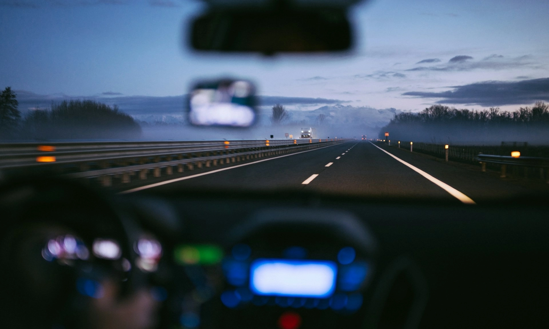 <p><em>Solo Driver</em>, Ini Tips Aman Mengemudi Jarak Jauh Tanpa Pengganti&nbsp;</p>