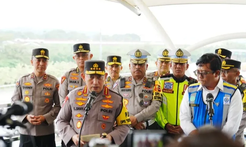 <p>Kapolri Prediksi Puncak Arus Mudik Jumat Malam</p>