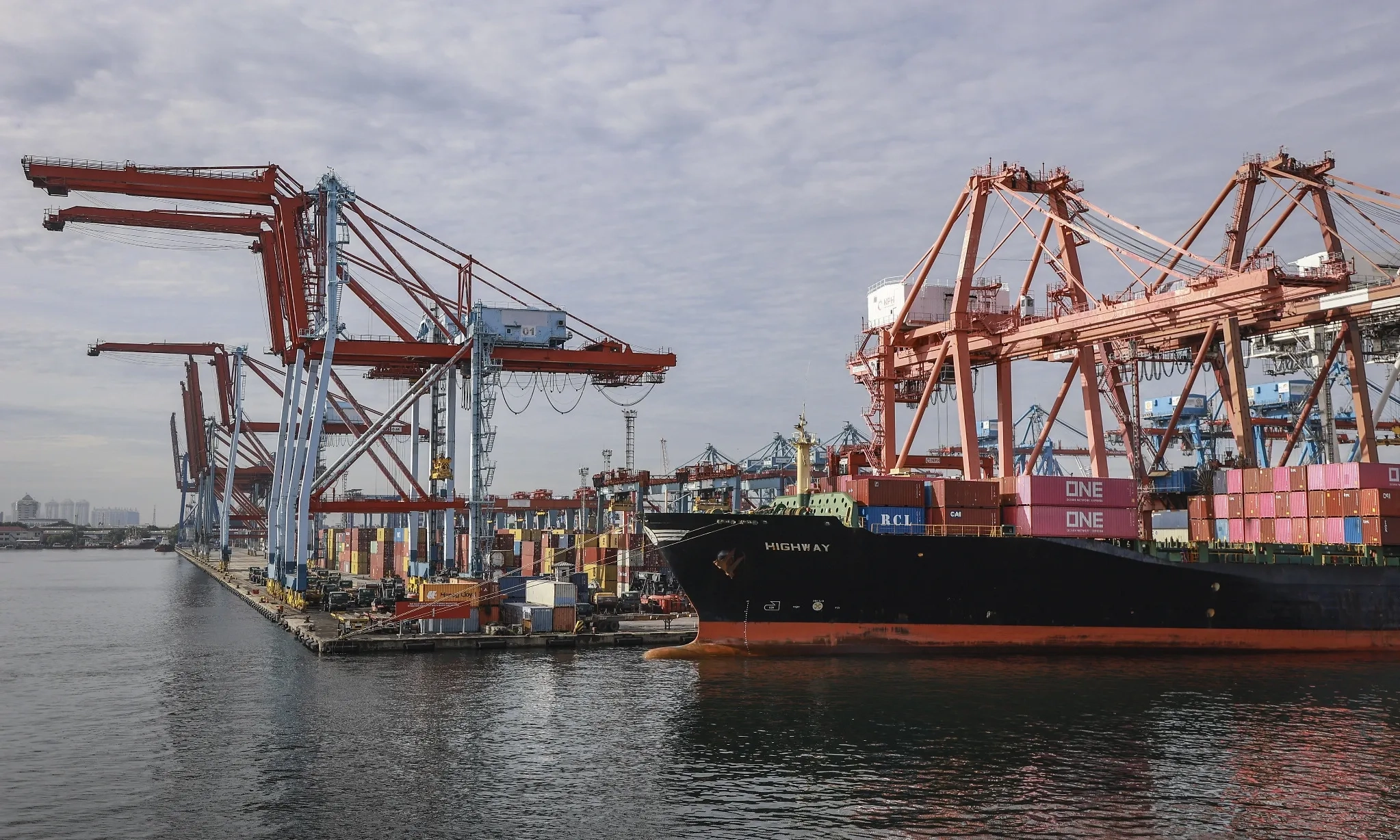 <p id="isPasted">Pengamat: Mimpi Trump Bisa Ancam Stabilitas Perdagangan Global</p>