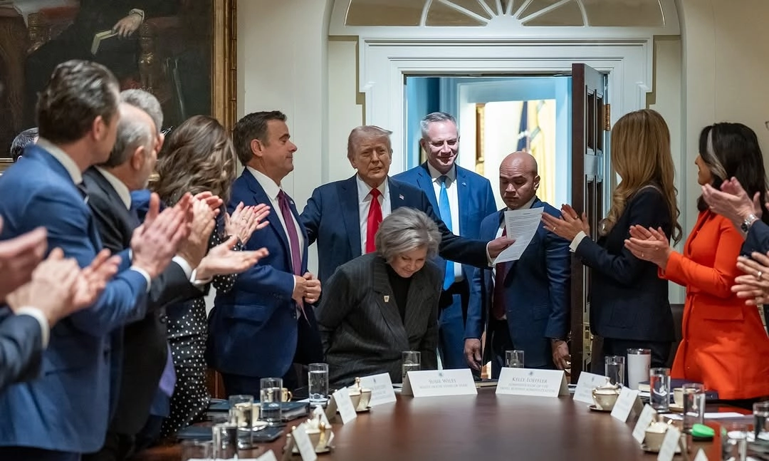 <p id="isPasted">Tarif Resiprokal, Solusi Ekstrem Trump Selamatkan AS Dari Kebangkrutan Fiskal</p>