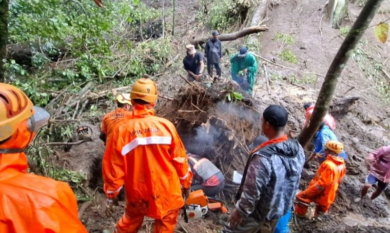 <p>6 Jenazah Longsor Kota Batu Diidentifikasi di RS Polri</p>