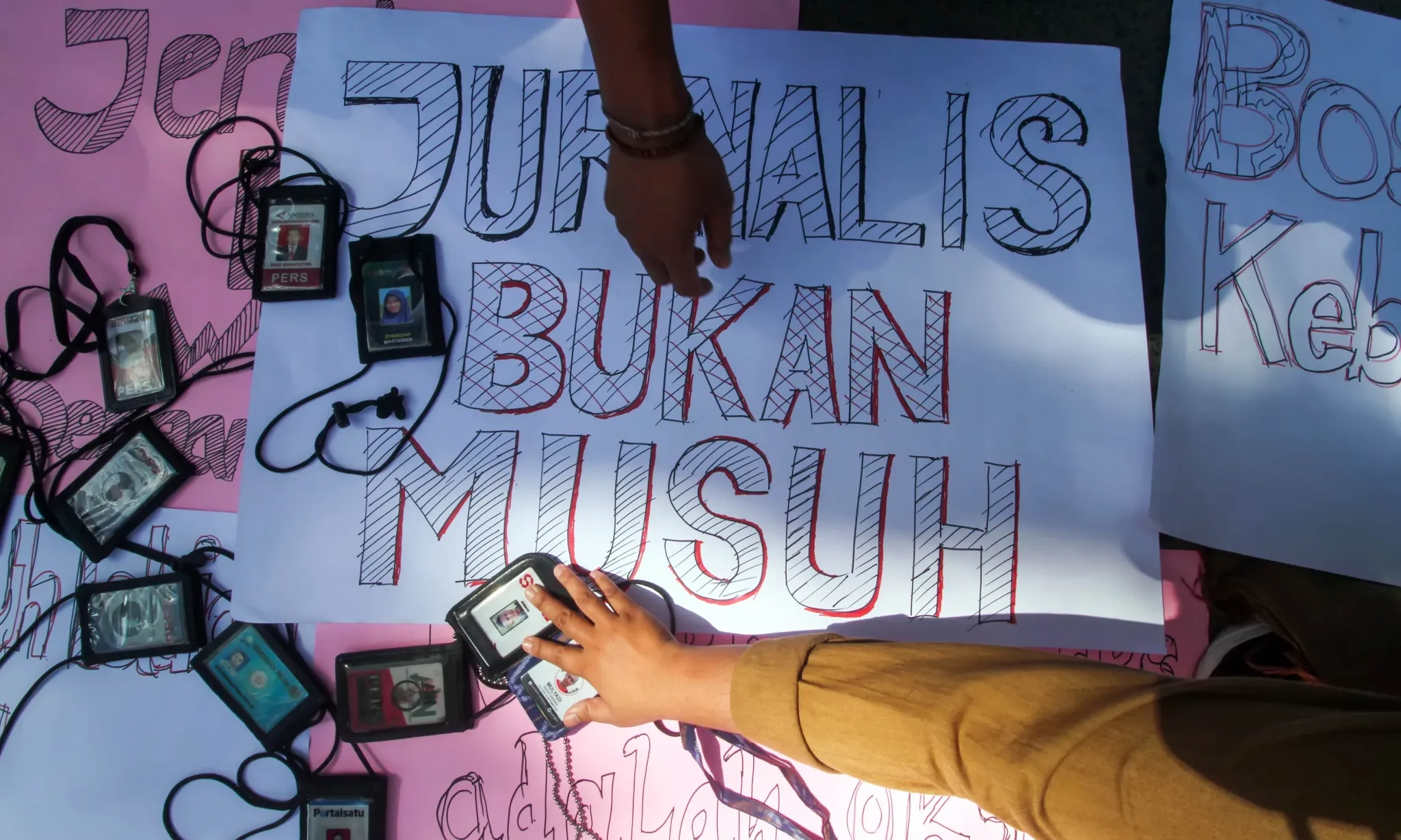 <p><b id="isPasted">Kapolri Didesak Cabut Perpol 3/2025</b></p>