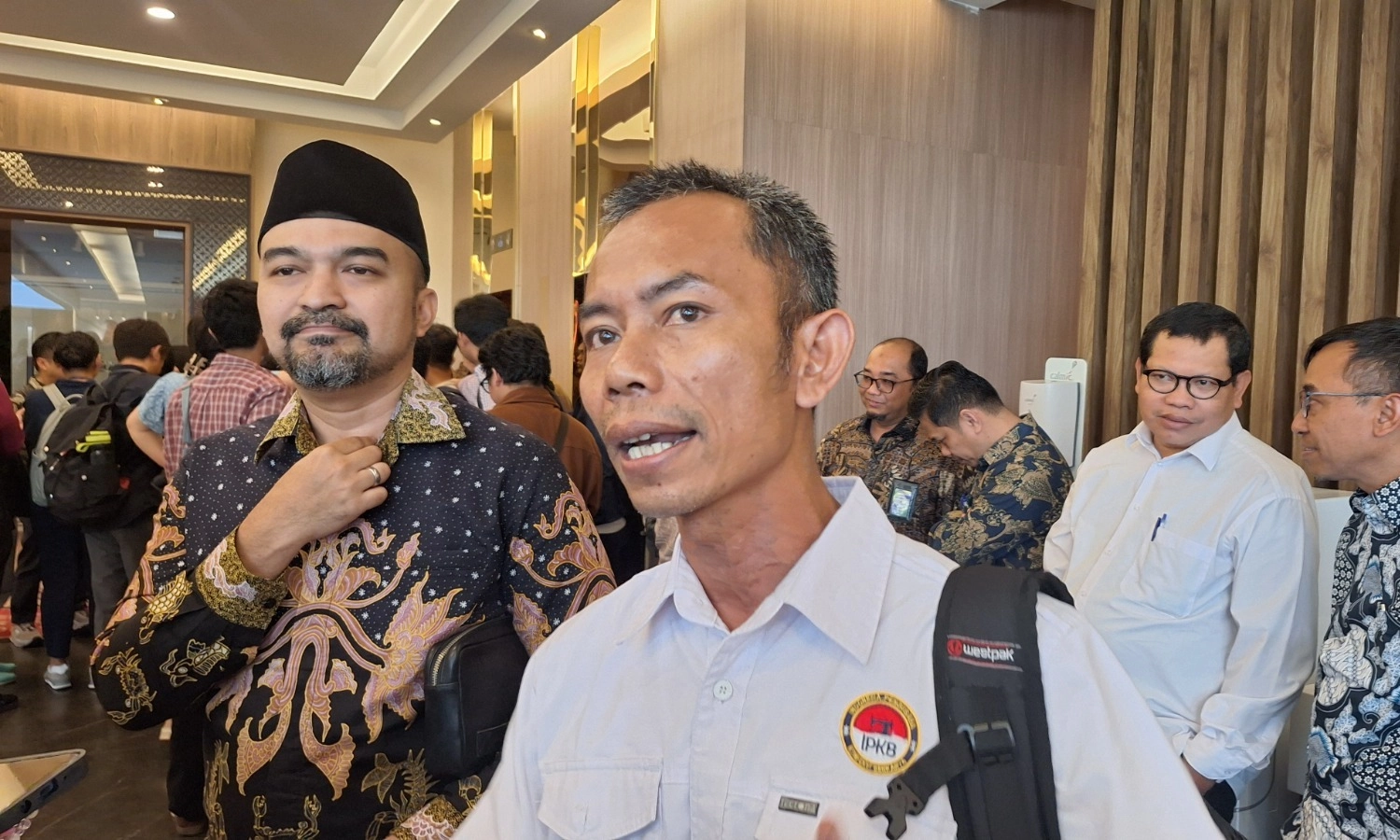 <p id="isPasted">Pengusaha Alas Kaki dan Konveksi Khawatir Efek Rambatan Perang Dagang</p>