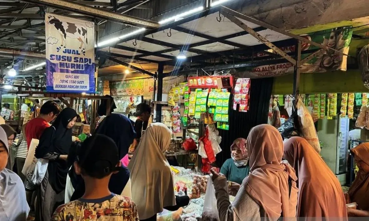 <p id="isPasted">Airlangga: Belanja Masyarakat Ramadan-Lebaran Idulfitri 2025 Capai Rp248,1 T&nbsp;</p>