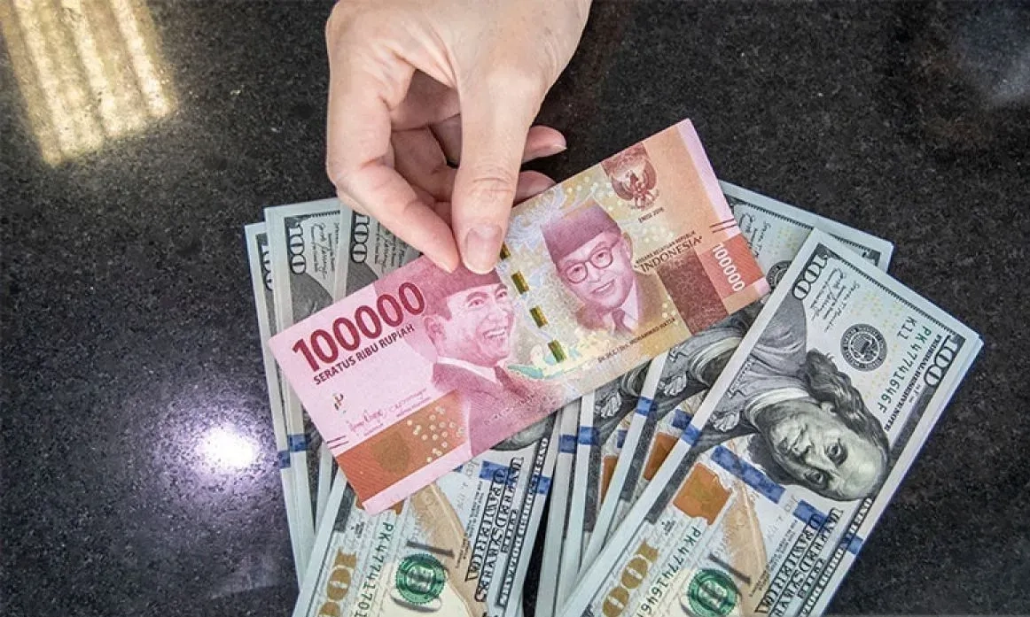 <p>Ekonom: Pelemahan Rupiah Ke Level Terlemah Tidak Separah Krisis 1998&nbsp;</p>