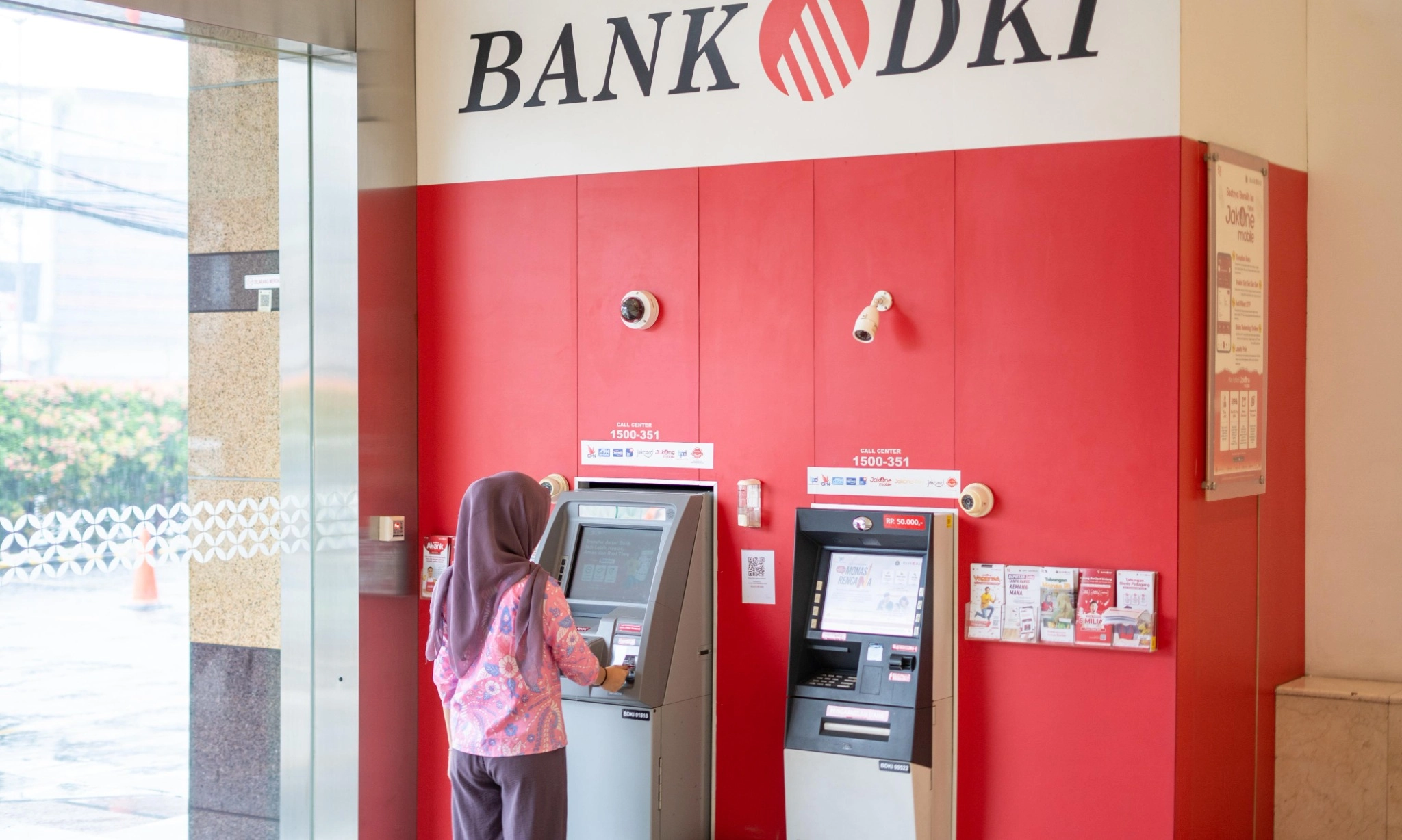 <p id="isPasted">Senada Gubernur DKI Jakarta, Bank DKI Pastikan Data Dan Dana Nasabah Aman</p>