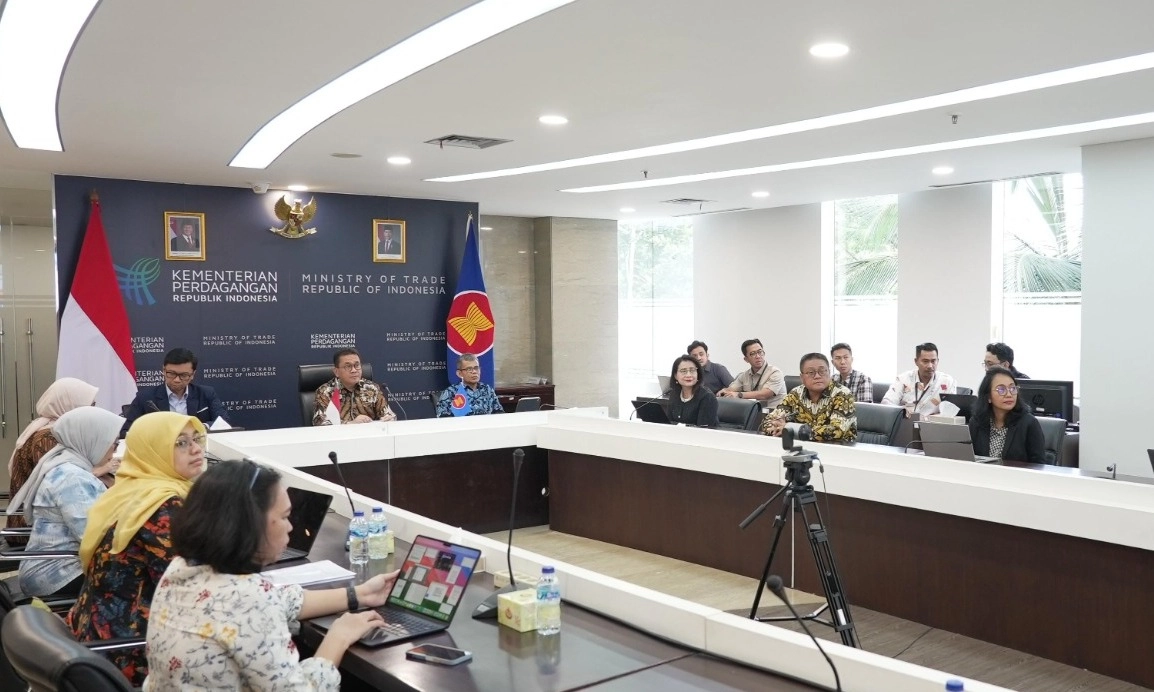 <p id="isPasted">ASEAN Sepakat Pilih Jalur Diplomasi dan Negosiasi Hadapi Tarif AS</p>