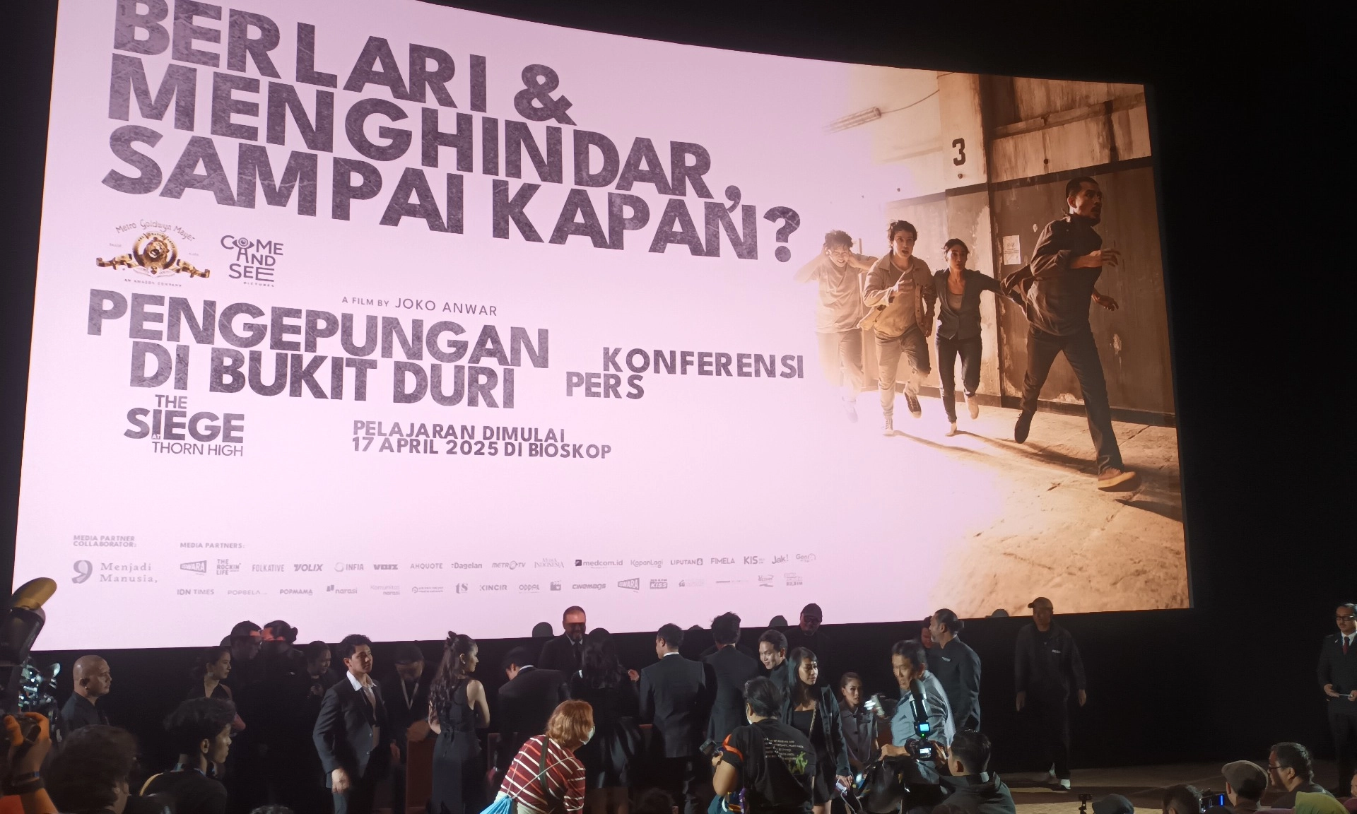 <p><em>Pengepungan Di Bukit Duri</em>, Kekerasan dan Bayang Petaka Sosial Indonesia</p>