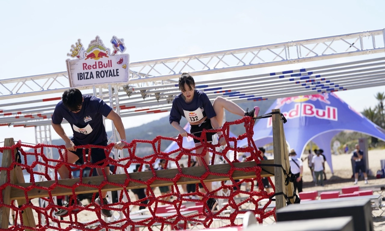 <p>Dua Mahasiswa Indonesia Mengikuti Red Bull Ibiza Royale</p>