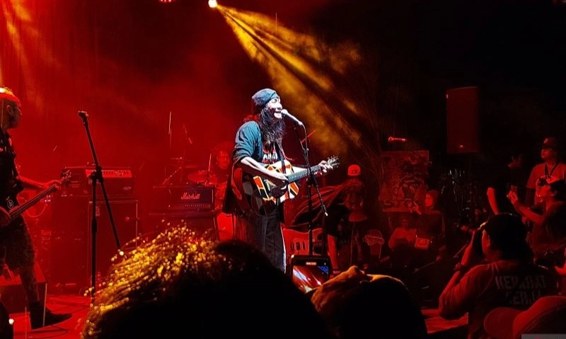 <p>&quot;Sketsa Jalanan&quot; Album Isu Sosial Dari Anto Baret</p>