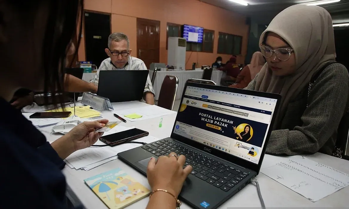 <p dir="ltr" id="isPasted">Tumbuh 3,26%, DJP Catat Jumlah Laporan SPT Capai 13 Juta</p>