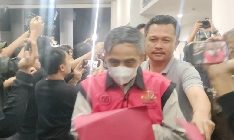 <p>Kejagung Tahan 3 Hakim Pemberi Vonis Lepas Korupsi Migor</p>