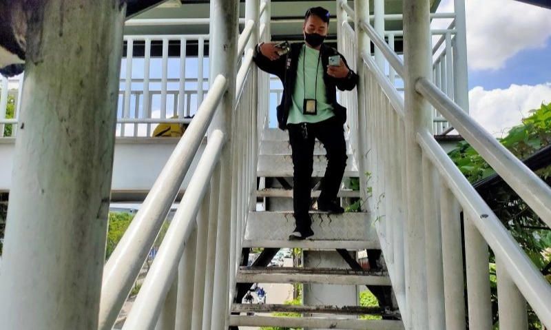 <p>Pelat Besi JPO Daan Mogot Terus Dicuri</p>