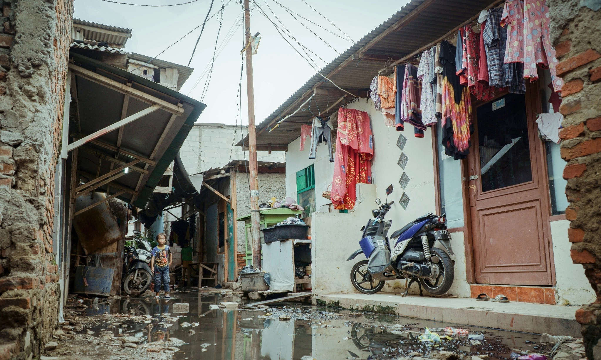 <p id="isPasted">Gemerlapnya Jakarta; Masihkah Menarik Warga Desa?</p>