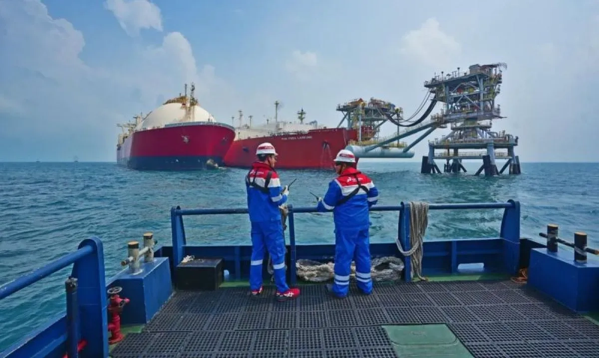 <p>FSRU Lampung Terima Pasokan LNG Dari Terminal Bontang</p>